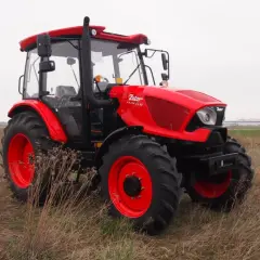 Czerwony Zetor Major 80 CL, gotowy do pracy, choć czasem zdarzają się mu drobne awarie.