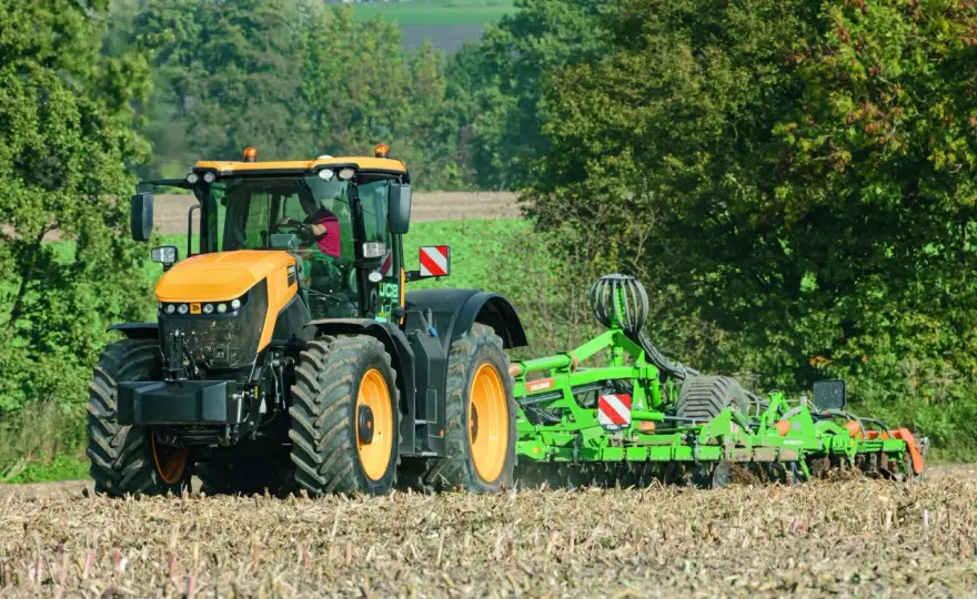 JCB Fastrac 90 km/h? Co naprawdę potrafi ta maszyna