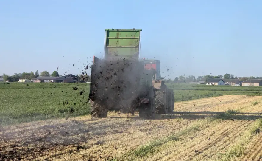 Termin wywozu obornika - kiedy można wjechać w pole?